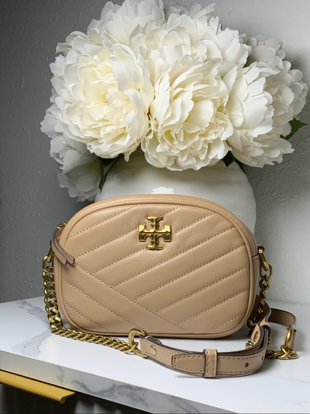 Tory Burch Quilted Camera Crossbody in Light Beige with Gold Hardware